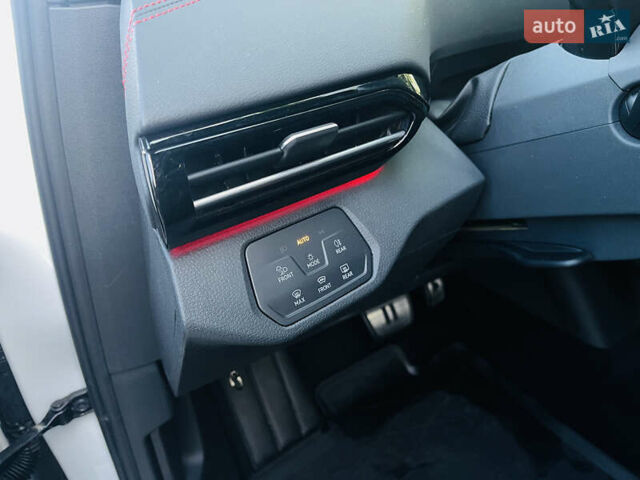 Білий Фольксваген ID.4, об'ємом двигуна 0 л та пробігом 76 тис. км за 25500 $, фото 5 на Automoto.ua