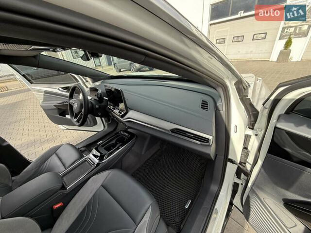 Белый Фольксваген ID.4, объемом двигателя 0 л и пробегом 17 тыс. км за 27900 $, фото 4 на Automoto.ua