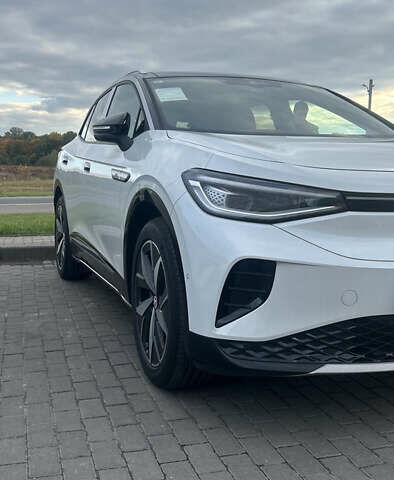 Белый Фольксваген ID.4, объемом двигателя 0 л и пробегом 1 тыс. км за 28400 $, фото 2 на Automoto.ua