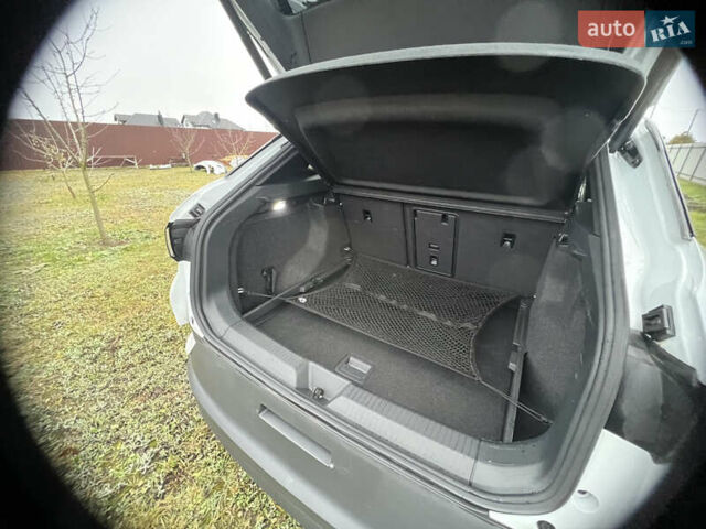 Белый Фольксваген ID.4, объемом двигателя 0 л и пробегом 23 тыс. км за 30900 $, фото 21 на Automoto.ua