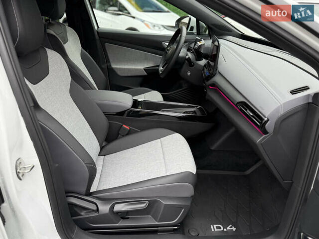 Белый Фольксваген ID.4, объемом двигателя 0 л и пробегом 8 тыс. км за 25900 $, фото 41 на Automoto.ua