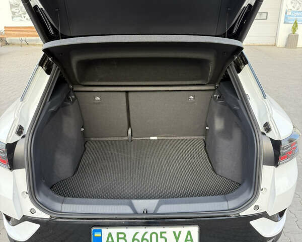 Белый Фольксваген ID.4, объемом двигателя 0 л и пробегом 17 тыс. км за 27900 $, фото 22 на Automoto.ua