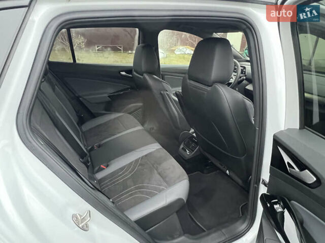 Белый Фольксваген ID.4, объемом двигателя 0 л и пробегом 23 тыс. км за 30900 $, фото 10 на Automoto.ua