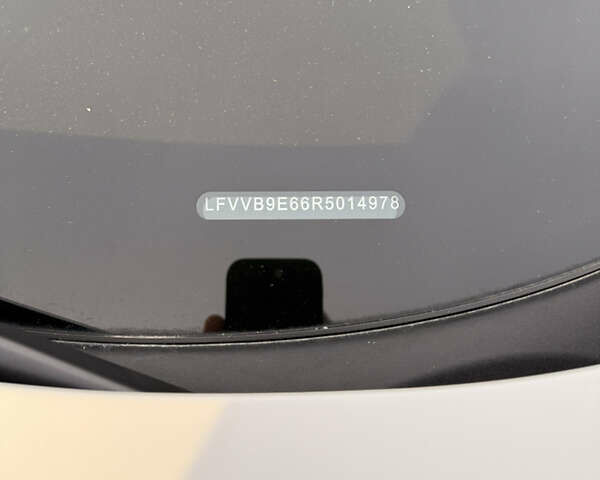 Белый Фольксваген ID.4, объемом двигателя 0 л и пробегом 41 тыс. км за 26800 $, фото 19 на Automoto.ua