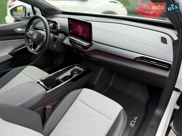 Белый Фольксваген ID.4, объемом двигателя 0 л и пробегом 8 тыс. км за 25900 $, фото 43 на Automoto.ua