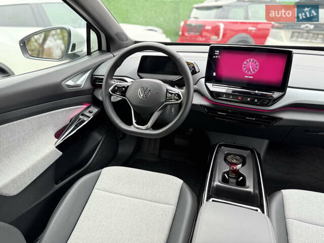 Белый Фольксваген ID.4, объемом двигателя 0 л и пробегом 8 тыс. км за 25900 $, фото 48 на Automoto.ua