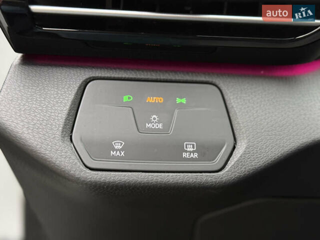 Белый Фольксваген ID.4, объемом двигателя 0 л и пробегом 8 тыс. км за 25900 $, фото 57 на Automoto.ua