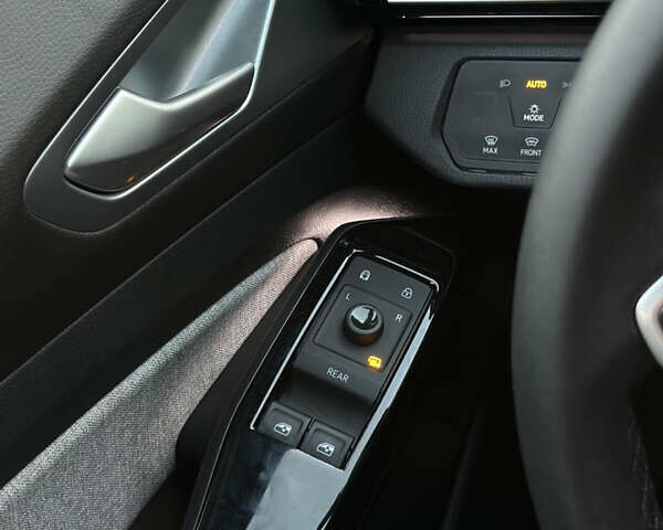 Белый Фольксваген ID.4, объемом двигателя 0 л и пробегом 16 тыс. км за 27500 $, фото 13 на Automoto.ua