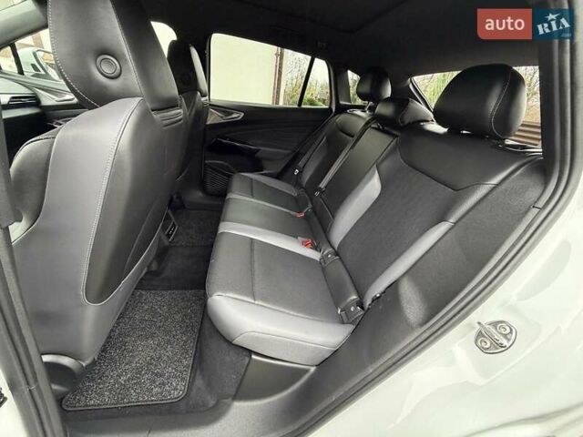 Белый Фольксваген ID.4, объемом двигателя 0 л и пробегом 14 тыс. км за 25900 $, фото 24 на Automoto.ua