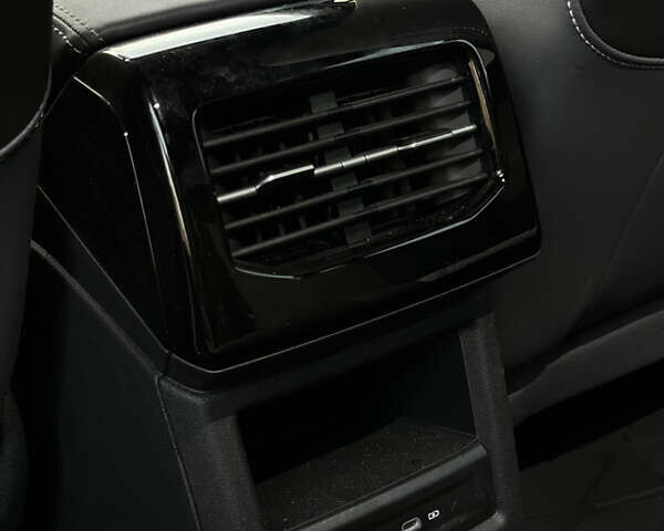 Белый Фольксваген ID.4, объемом двигателя 0 л и пробегом 16 тыс. км за 27500 $, фото 12 на Automoto.ua