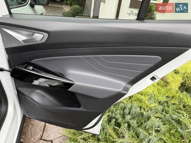 Белый Фольксваген ID.4, объемом двигателя 0 л и пробегом 14 тыс. км за 25900 $, фото 29 на Automoto.ua