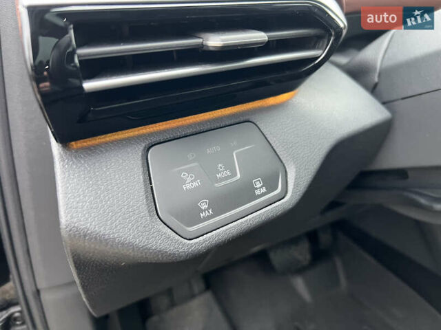 Чорний Фольксваген ID.4, об'ємом двигуна 0 л та пробігом 77 тис. км за 25999 $, фото 23 на Automoto.ua