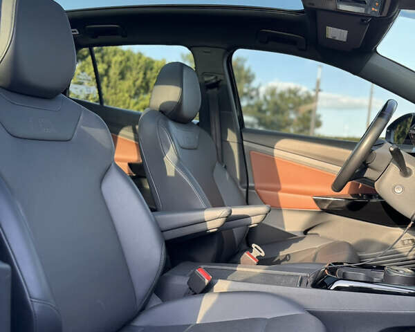 Черный Фольксваген ID.4, объемом двигателя 0 л и пробегом 51 тыс. км за 25999 $, фото 6 на Automoto.ua