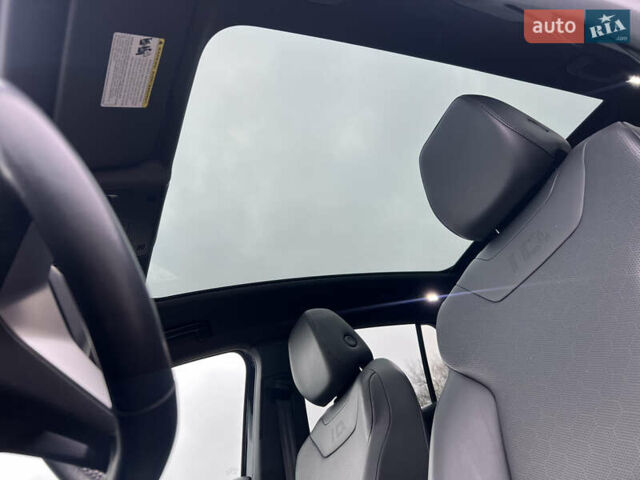 Чорний Фольксваген ID.4, об'ємом двигуна 0 л та пробігом 77 тис. км за 25999 $, фото 21 на Automoto.ua