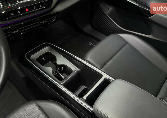 Черный Фольксваген ID.4, объемом двигателя 0 л и пробегом 233 тыс. км за 20200 $, фото 26 на Automoto.ua