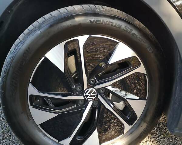 Черный Фольксваген ID.4, объемом двигателя 0 л и пробегом 6 тыс. км за 32997 $, фото 6 на Automoto.ua