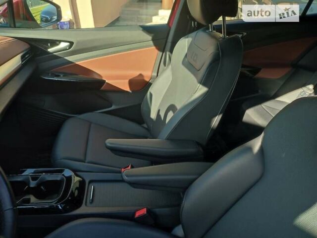 Красный Фольксваген ID.4, объемом двигателя 0 л и пробегом 37 тыс. км за 31000 $, фото 4 на Automoto.ua