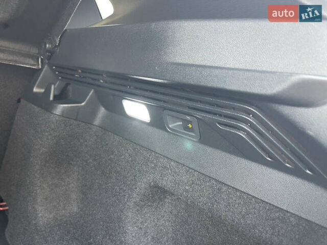 Красный Фольксваген ID.4, объемом двигателя 0 л и пробегом 2 тыс. км за 33607 $, фото 25 на Automoto.ua