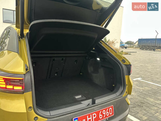 Желтый Фольксваген ID.4, объемом двигателя 0 л и пробегом 147 тыс. км за 24999 $, фото 119 на Automoto.ua