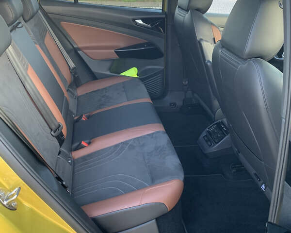 Желтый Фольксваген ID.4, объемом двигателя 0 л и пробегом 63 тыс. км за 32000 $, фото 5 на Automoto.ua