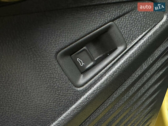 Желтый Фольксваген ID.4, объемом двигателя 0 л и пробегом 147 тыс. км за 24999 $, фото 32 на Automoto.ua