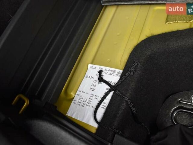 Желтый Фольксваген ID.4, объемом двигателя 0 л и пробегом 26 тыс. км за 29900 $, фото 80 на Automoto.ua