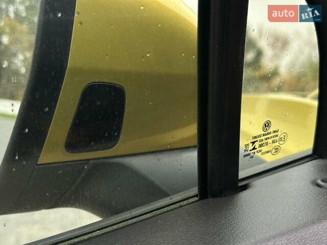 Желтый Фольксваген ID.4, объемом двигателя 0 л и пробегом 147 тыс. км за 24999 $, фото 128 на Automoto.ua