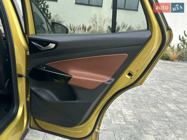 Желтый Фольксваген ID.4, объемом двигателя 0 л и пробегом 147 тыс. км за 24999 $, фото 91 на Automoto.ua