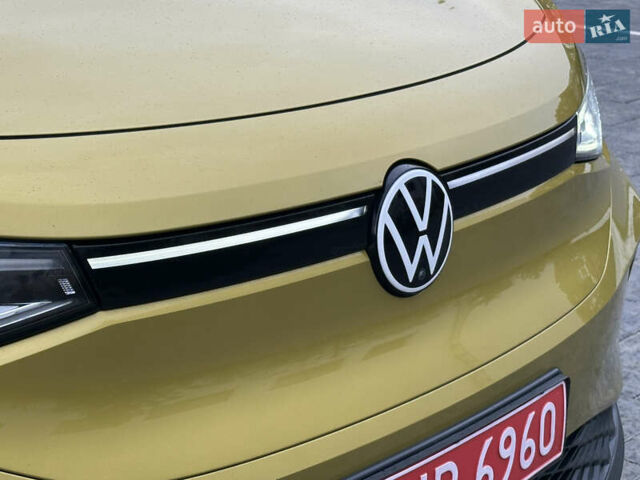 Желтый Фольксваген ID.4, объемом двигателя 0 л и пробегом 147 тыс. км за 24999 $, фото 113 на Automoto.ua