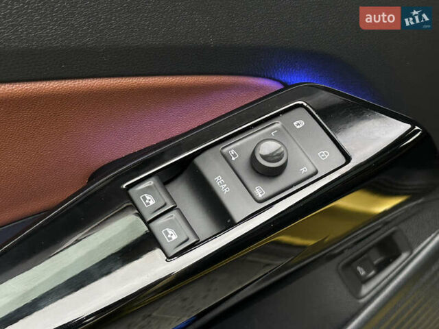 Желтый Фольксваген ID.4, объемом двигателя 0 л и пробегом 147 тыс. км за 24999 $, фото 31 на Automoto.ua