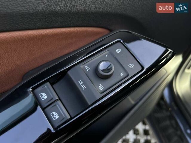 Серый Фольксваген ID.4, объемом двигателя 0 л и пробегом 71 тыс. км за 25119 $, фото 7 на Automoto.ua