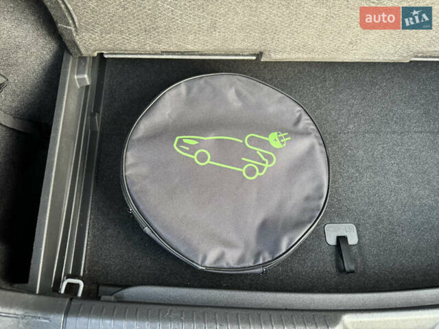 Сірий Фольксваген ID.4, об'ємом двигуна 0 л та пробігом 136 тис. км за 22900 $, фото 66 на Automoto.ua