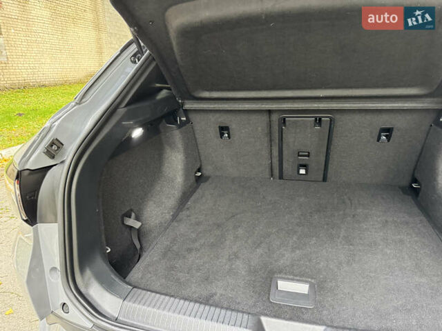 Серый Фольксваген ID.4, объемом двигателя 0 л и пробегом 136 тыс. км за 21000 $, фото 96 на Automoto.ua