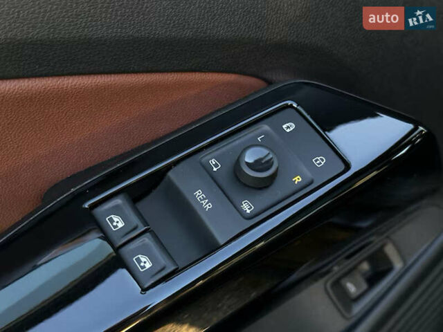 Сірий Фольксваген ID.4, об'ємом двигуна 0 л та пробігом 169 тис. км за 22999 $, фото 4 на Automoto.ua