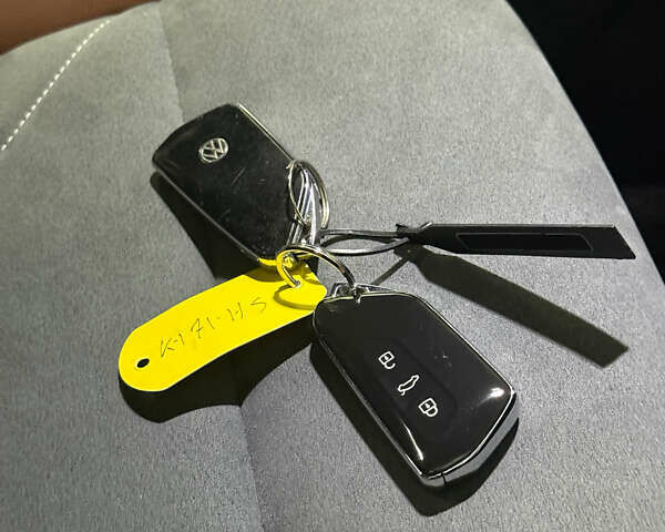 Серый Фольксваген ID.4, объемом двигателя 0 л и пробегом 180 тыс. км за 21300 $, фото 31 на Automoto.ua