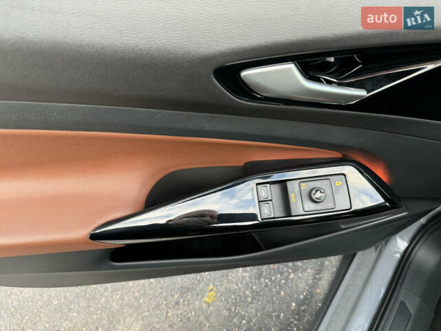 Сірий Фольксваген ID.4, об'ємом двигуна 0 л та пробігом 136 тис. км за 22900 $, фото 10 на Automoto.ua