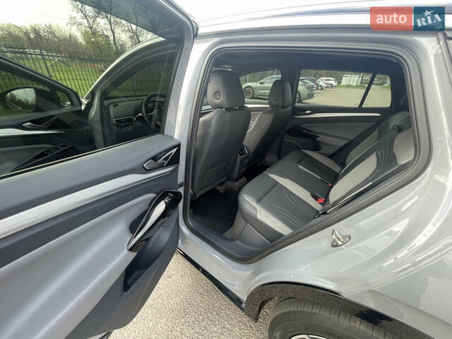 Сірий Фольксваген ID.4, об'ємом двигуна 0 л та пробігом 62 тис. км за 24999 $, фото 17 на Automoto.ua