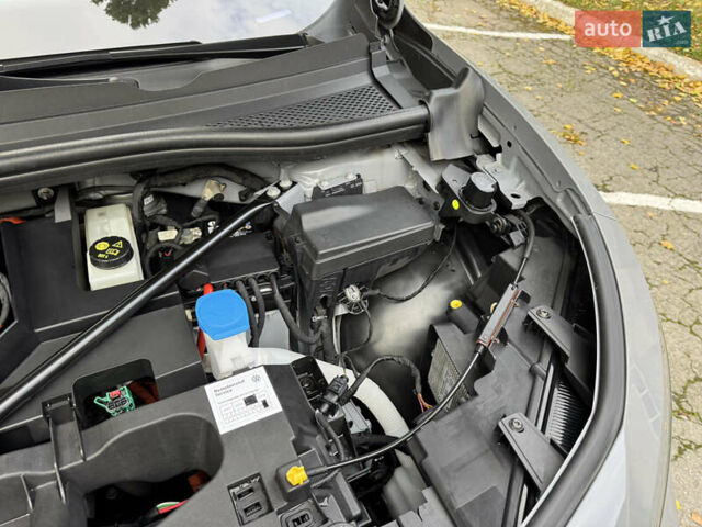 Серый Фольксваген ID.4, объемом двигателя 0 л и пробегом 136 тыс. км за 21000 $, фото 101 на Automoto.ua