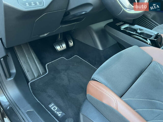 Серый Фольксваген ID.4, объемом двигателя 0 л и пробегом 127 тыс. км за 24599 $, фото 80 на Automoto.ua