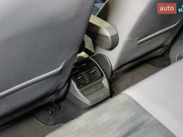 Серый Фольксваген ID.4, объемом двигателя 0 л и пробегом 34 тыс. км за 21300 $, фото 29 на Automoto.ua