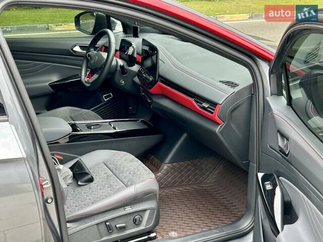 Серый Фольксваген ID.4, объемом двигателя 0 л и пробегом 77 тыс. км за 23000 $, фото 3 на Automoto.ua