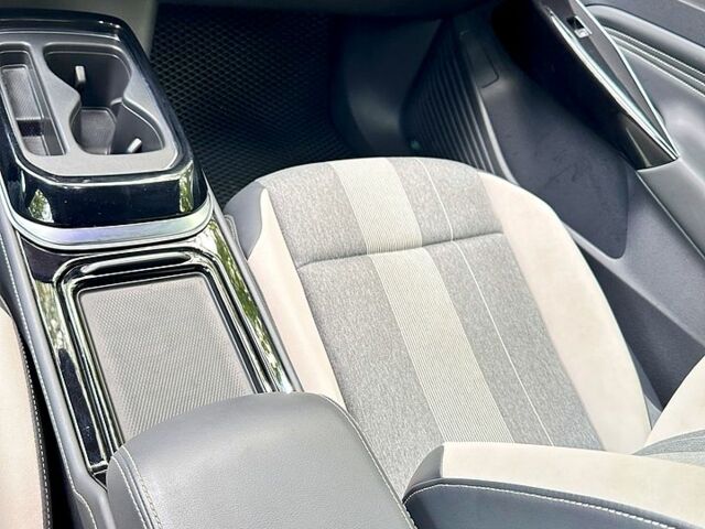 Сірий Фольксваген ID.4, об'ємом двигуна 0 л та пробігом 45 тис. км за 23200 $, фото 2 на Automoto.ua