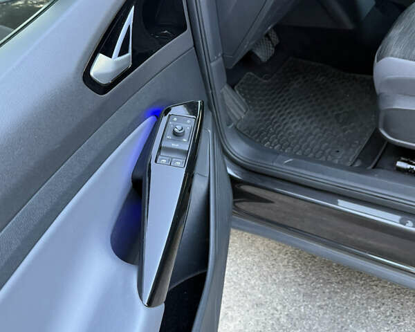 Серый Фольксваген ID.4, объемом двигателя 0 л и пробегом 138 тыс. км за 23491 $, фото 8 на Automoto.ua