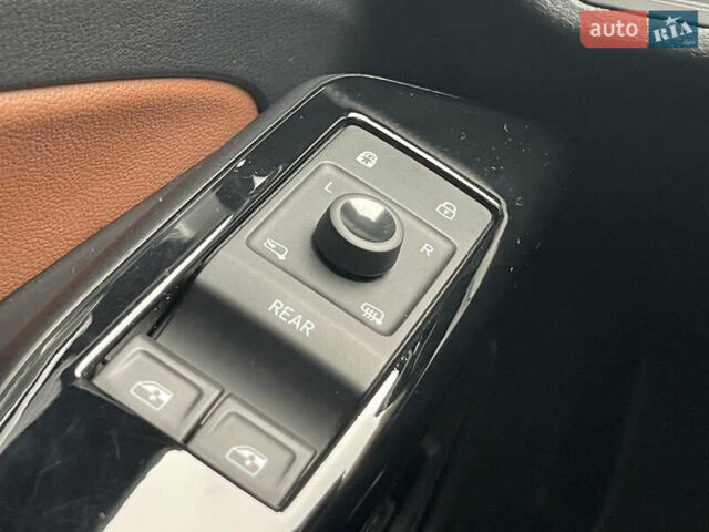 Серый Фольксваген ID.4, объемом двигателя 0 л и пробегом 128 тыс. км за 25995 $, фото 26 на Automoto.ua