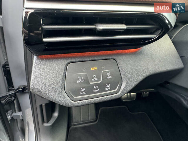 Сірий Фольксваген ID.4, об'ємом двигуна 0 л та пробігом 136 тис. км за 22900 $, фото 11 на Automoto.ua