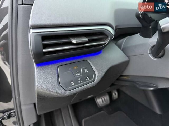 Серый Фольксваген ID.4, объемом двигателя 0 л и пробегом 122 тыс. км за 23200 $, фото 18 на Automoto.ua