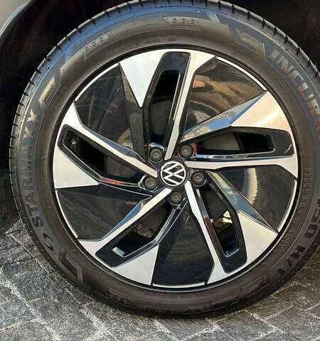 Сірий Фольксваген ID.4, об'ємом двигуна 0 л та пробігом 53 тис. км за 28000 $, фото 31 на Automoto.ua