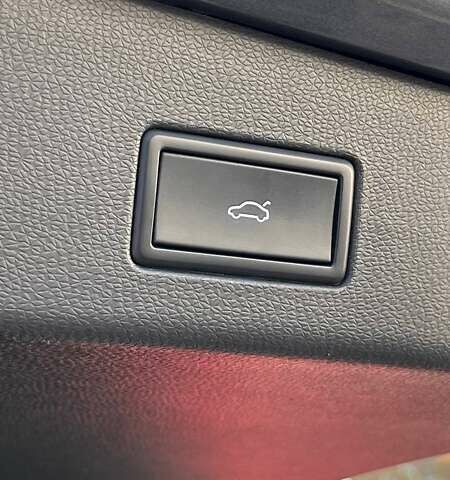 Сірий Фольксваген ID.4, об'ємом двигуна 0 л та пробігом 53 тис. км за 28000 $, фото 24 на Automoto.ua