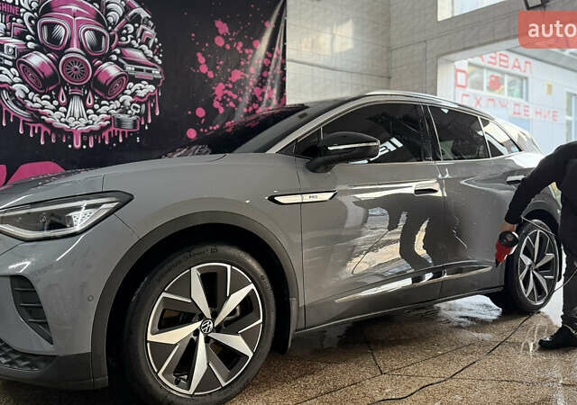 Серый Фольксваген ID.4, объемом двигателя 0 л и пробегом 69 тыс. км за 23500 $, фото 1 на Automoto.ua