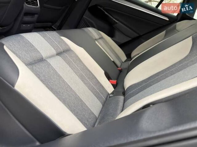 Сірий Фольксваген ID.4, об'ємом двигуна 0 л та пробігом 77 тис. км за 22350 $, фото 30 на Automoto.ua